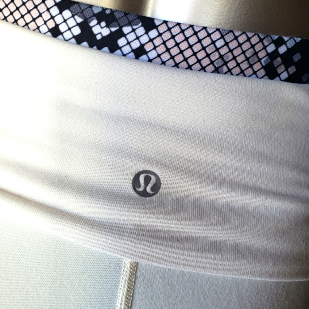 lululemon athletica White Ankle & Cropped Leggings with Patterned Waistband